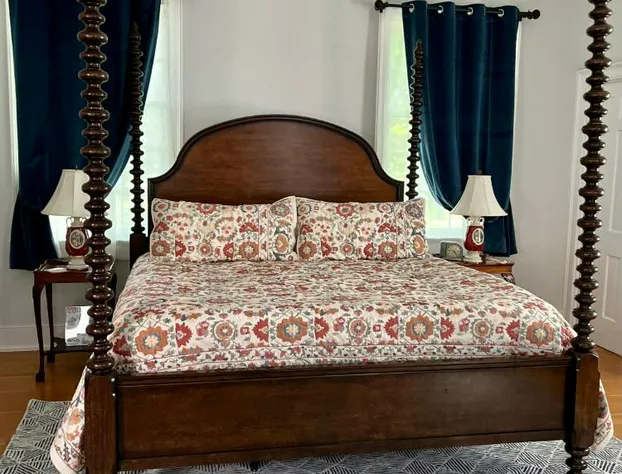 Charred Oaks Inn hotel detail image 4