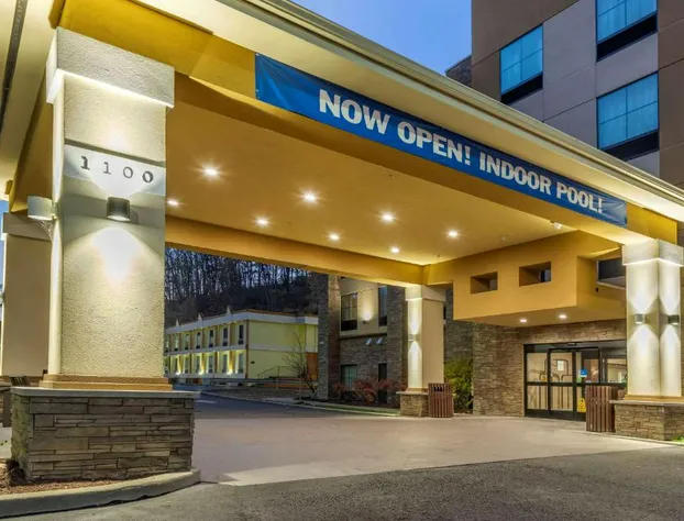 Comfort Inn & Suites Pittsburgh South hotel detail image 3