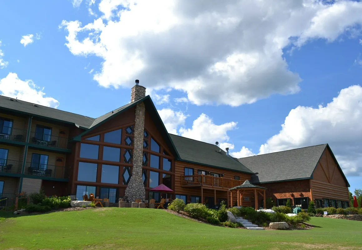 Crooked River Lodge hotel hero