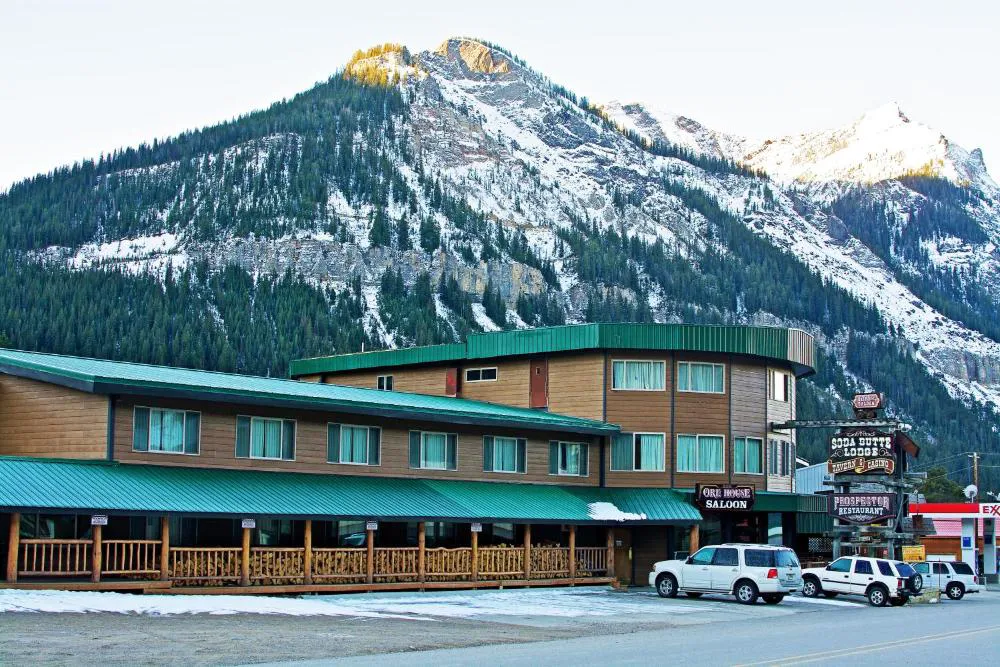 Soda Butte Lodge hotel hero