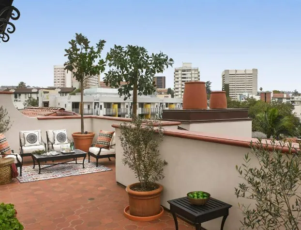 Plaza La Reina hotel detail image 3