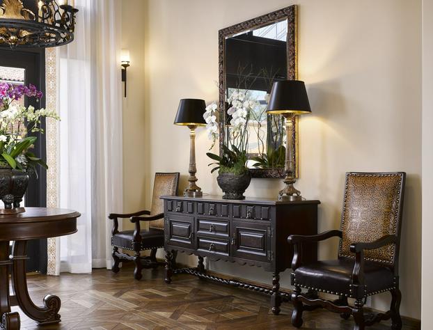 Plaza La Reina hotel detail image 1