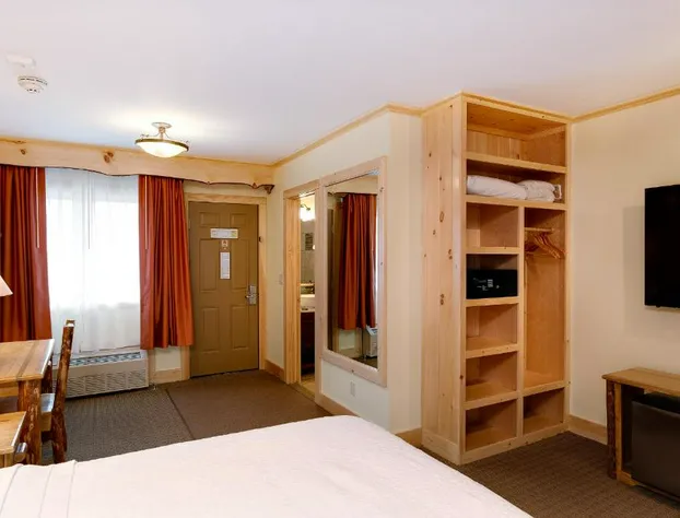 Adirondack Spruce Lodge hotel detail image 3