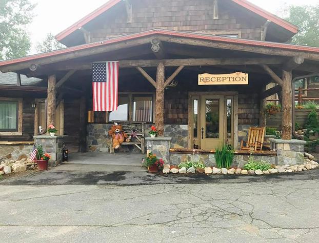 Adirondack Spruce Lodge hotel detail image 4