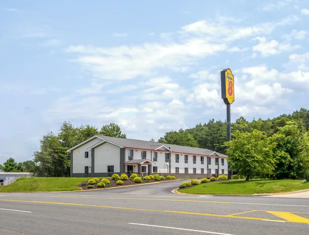 Super 8 by Wyndham Farmville hotel detail image 1
