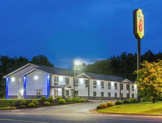Super 8 by Wyndham Farmville hotel detail image 2