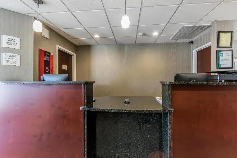 Quality Inn Pleasant View hotel hero