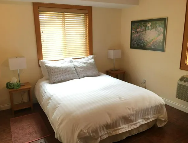 All Seasons Bed & Breakfast hotel detail image 4