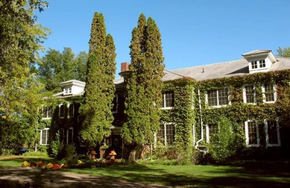 The Outing Lodge hotel hero