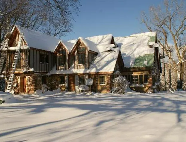 The Outing Lodge hotel detail image 2