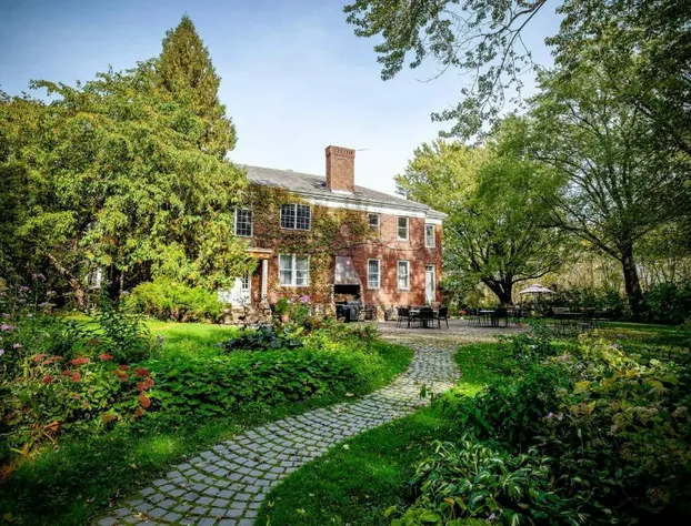 The Outing Lodge hotel detail image 3