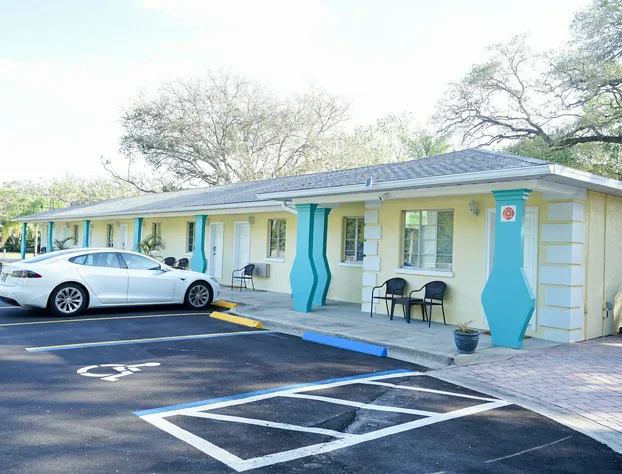 Mar Bay Motel &Suites hotel detail image 1