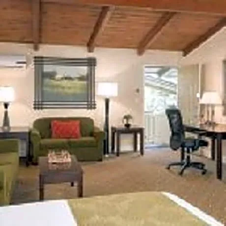 Country Inn Motel hotel hero