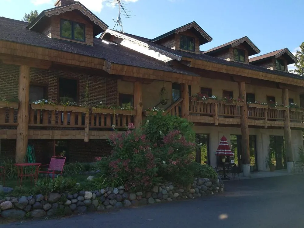 Lenroot Lodge hotel hero