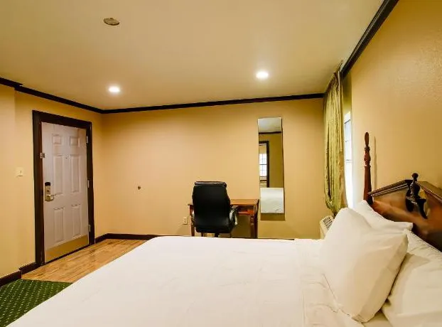 OYO Pinewood Inn & Suites Silsbee hotel detail image 3