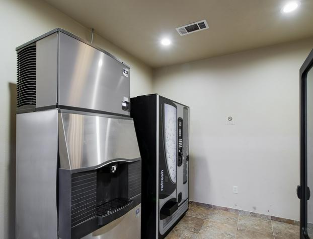 OYO Pinewood Inn & Suites Silsbee hotel detail image 3