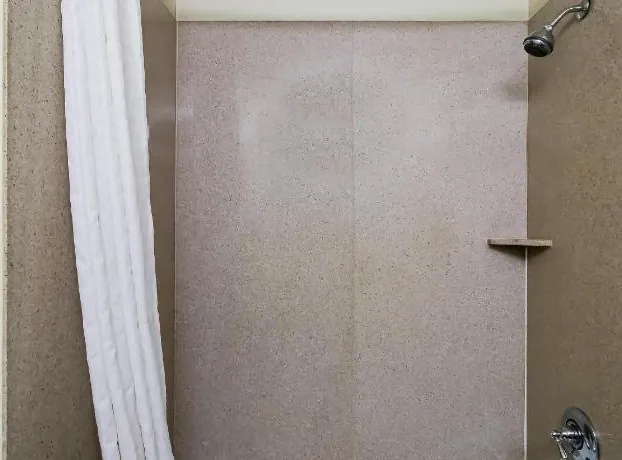 OYO Pinewood Inn & Suites Silsbee hotel detail image 3