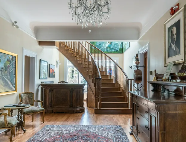 Monroe House Executive Suites hotel detail image 2