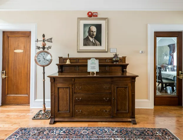 Monroe House Executive Suites hotel detail image 3