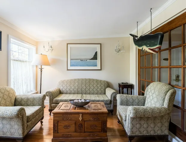 Monroe House Executive Suites hotel detail image 4