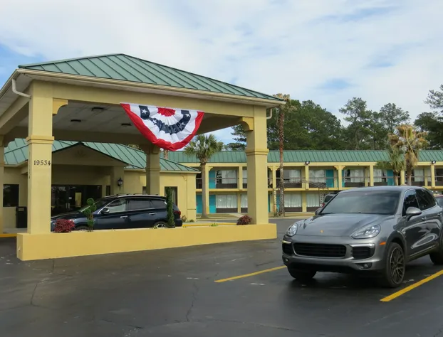 Econo Lodge Inn & Suites Hardeeville I-95 hotel detail image 3