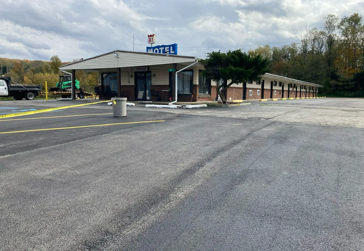 Motel 81 hotel hero