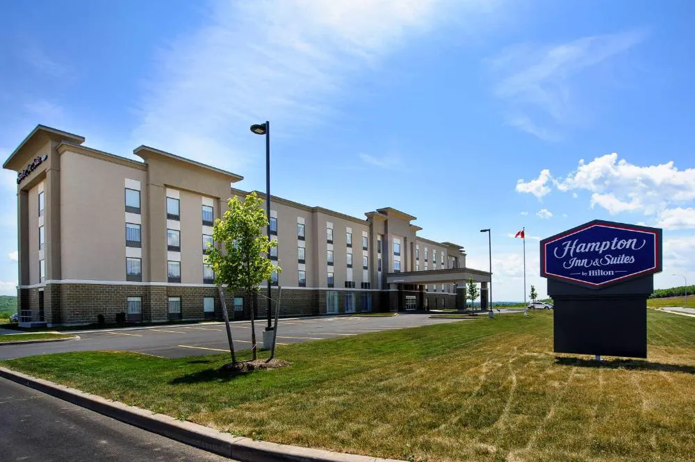 Hampton Inn & Suites by Hilton Truro hotel hero