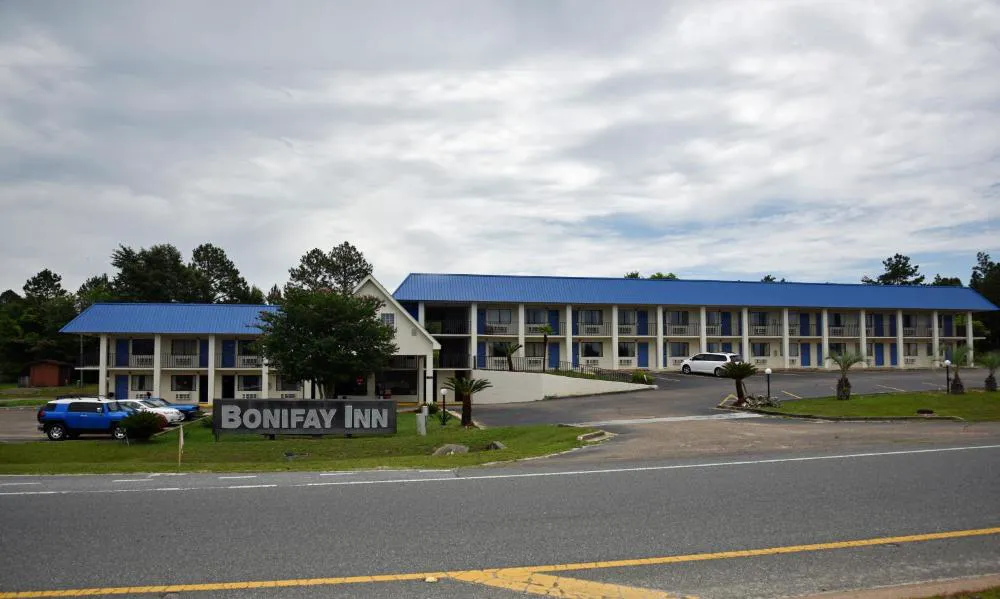 Bonifay Inn hotel hero