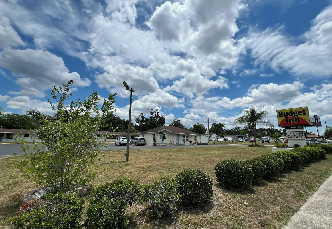 Budget Inn hotel hero