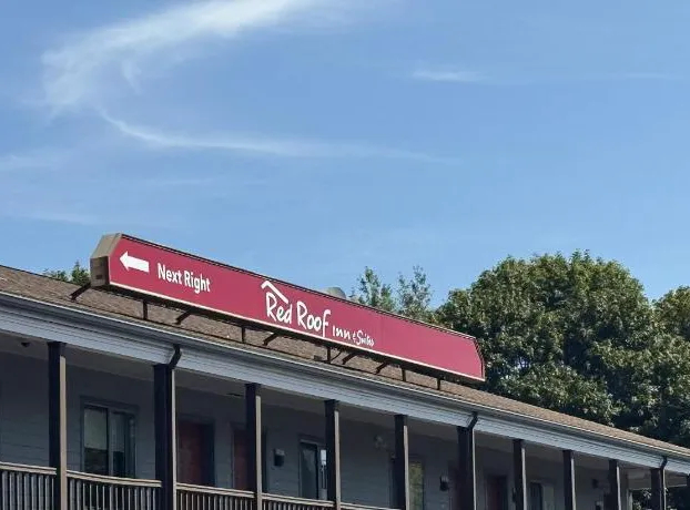 Red Roof Inn & Suites Swansea hotel detail image 4