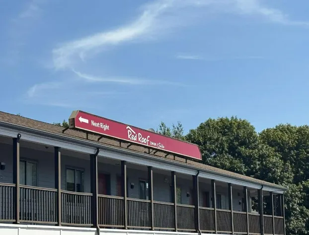 Red Roof Inn & Suites Swansea hotel detail image 1
