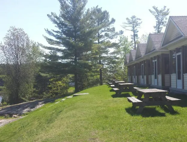 The Burleigh Falls Inn & Suites hotel detail image 3