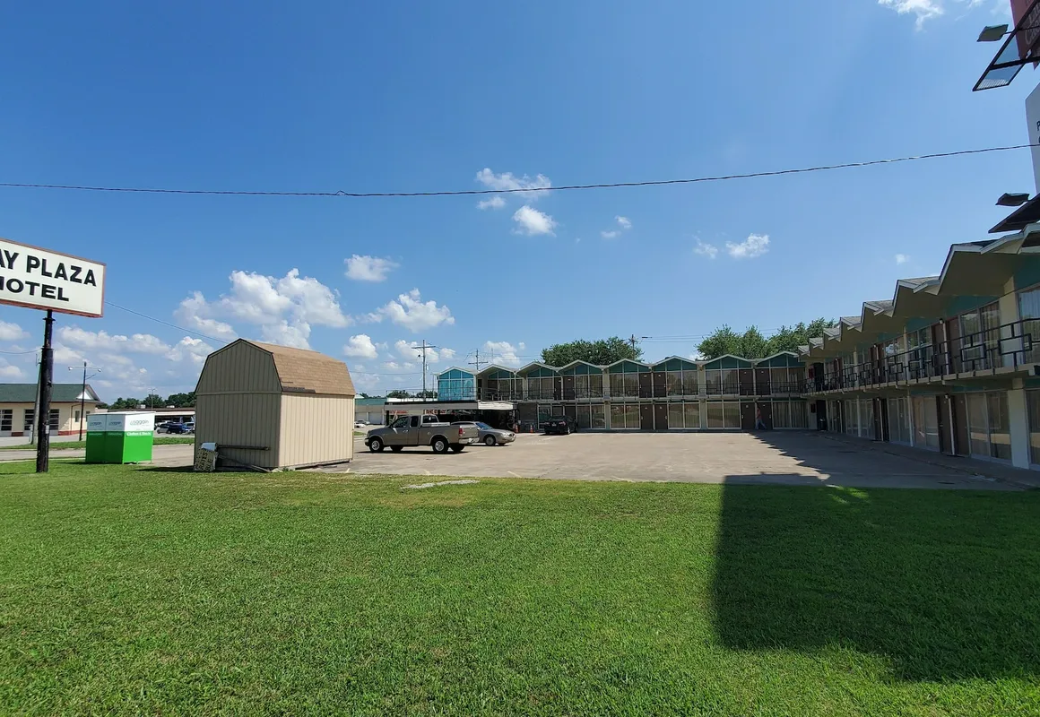 Marion Gray Plaza Motel hotel hero
