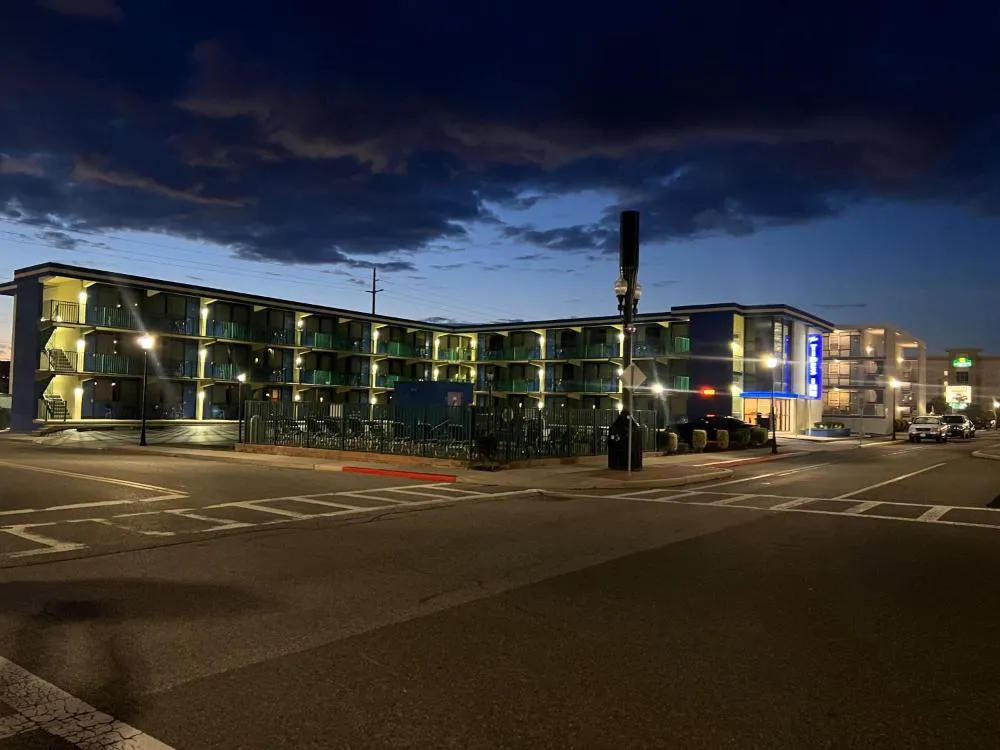 Tides Inn hotel hero