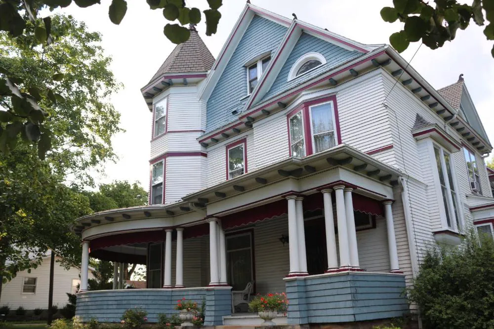 Rose Heart Inn hotel hero