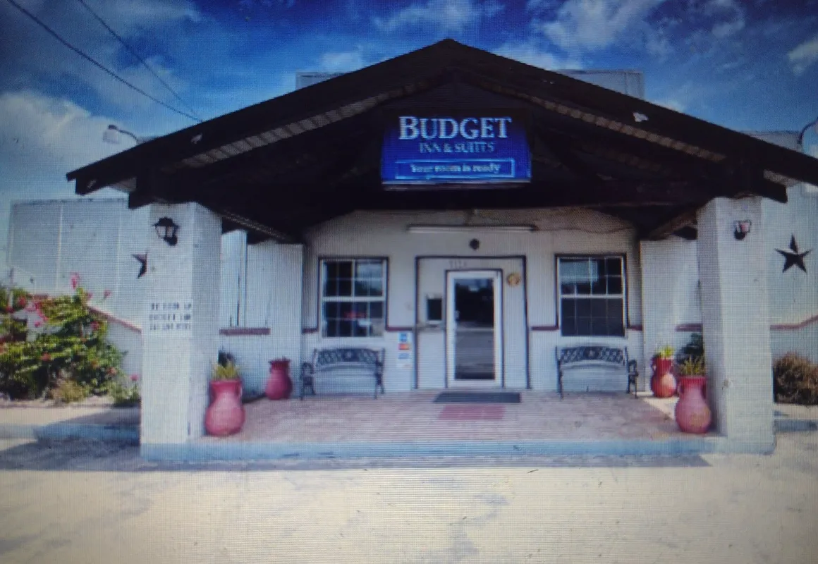 Budget Inn & Suites hotel hero