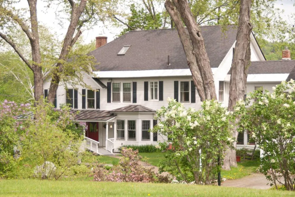 Golden Stage Inn B&B hotel hero