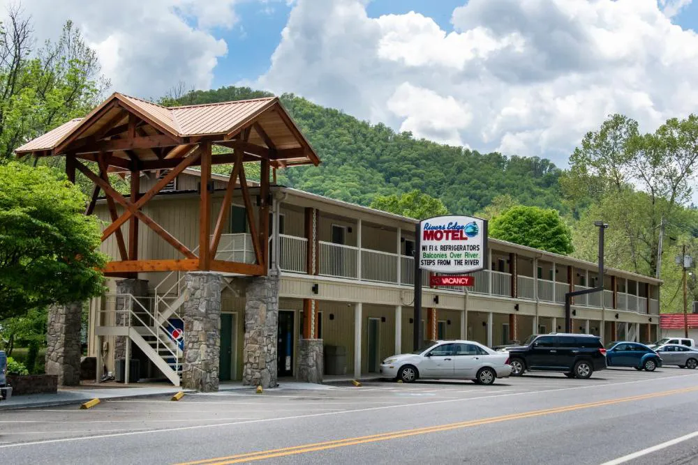 Rivers Edge Motel hotel hero
