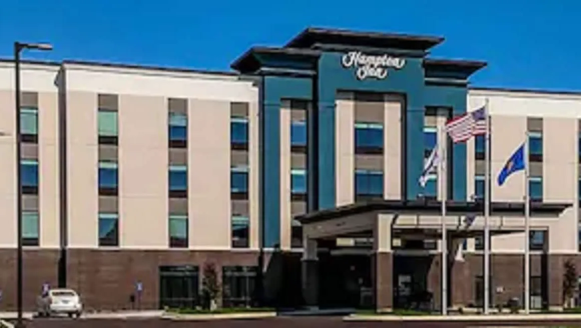 Hampton Inn Superior Duluth hotel hero