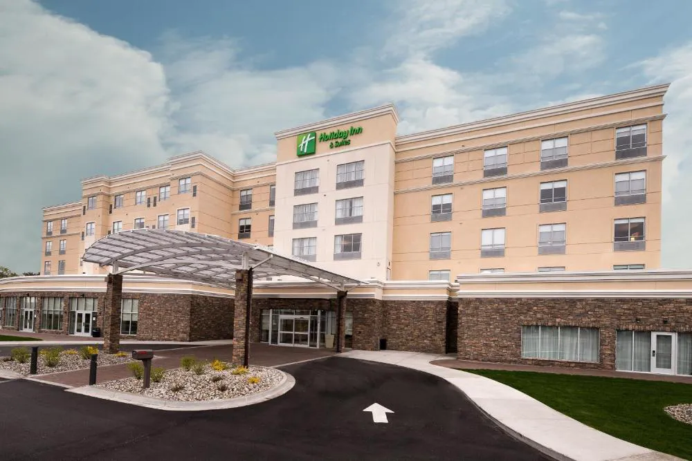 Holiday Inn Hotels and Suites Mount Pleasant by IHG hotel hero