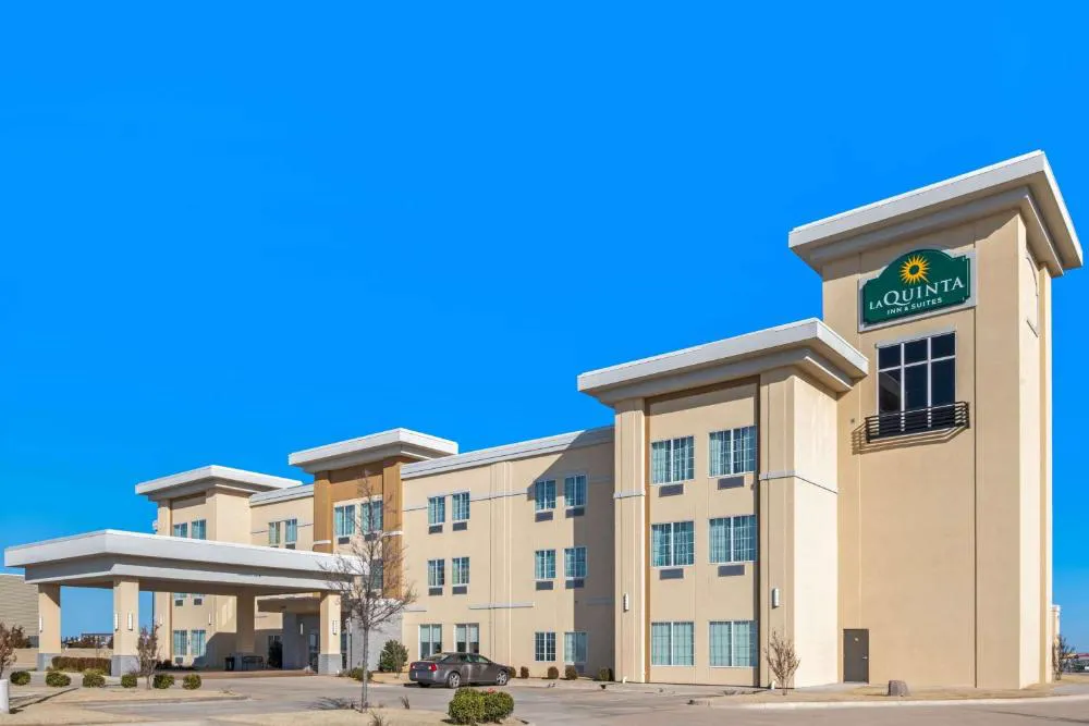 La Quinta Inn & Suites by Wyndham Weatherford OK hotel hero