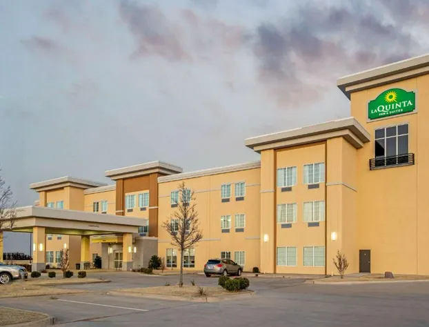 La Quinta Inn & Suites by Wyndham Weatherford OK hotel detail image 1