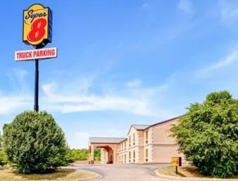 Super 8 by Wyndham Forrest City AR hotel hero