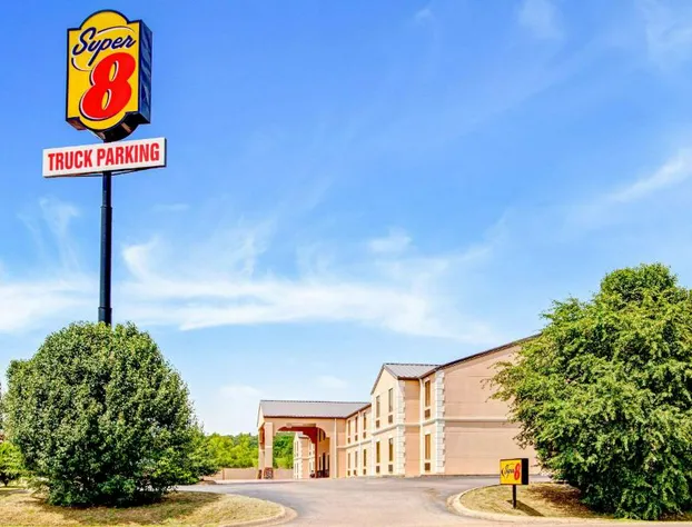 Super 8 by Wyndham Forrest City AR hotel detail image 1