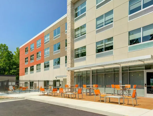 Holiday Inn Express and Suites King George- Dahlgren by IHG hotel detail image 1