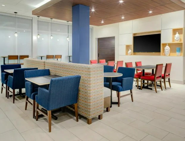 Holiday Inn Express and Suites King George- Dahlgren by IHG hotel detail image 4