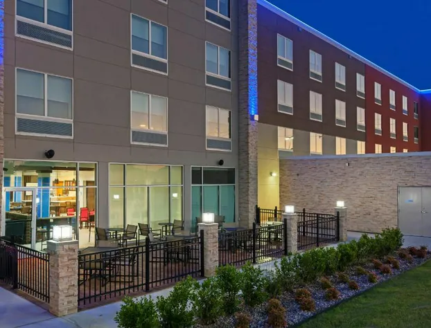 Holiday Inn Express & Suites Tulsa South - Woodland Hills by IHG hotel detail image 2