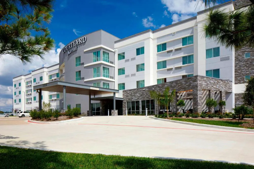 Courtyard by Marriott Houston Intercontinental Airport hotel hero
