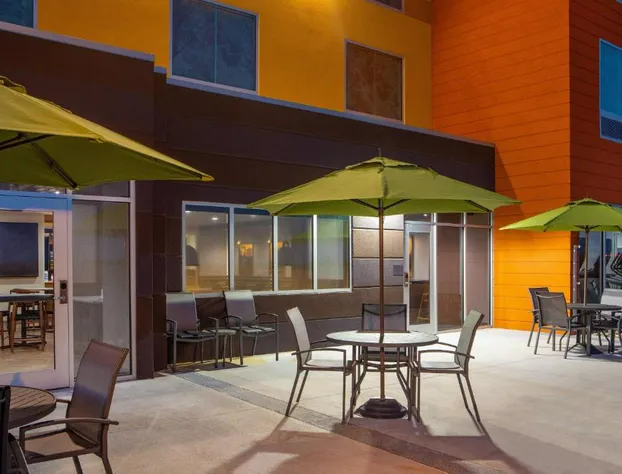 Fairfield Inn & Suites by Marriott McPherson hotel detail image 2