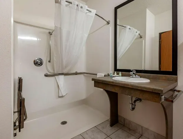 Quality Inn Redgranite hotel detail image 4
